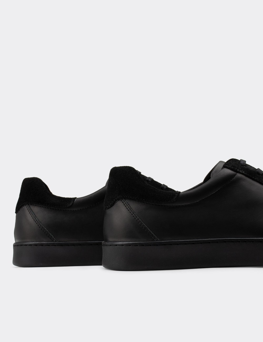 Black  Leather Sneakers - 01862MSYHC01