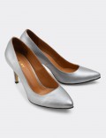 Gray  Leather Pump