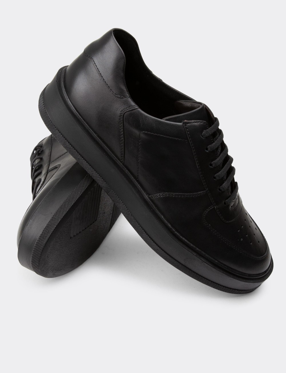 Black Leather Sneakers - 01880MSYHP02
