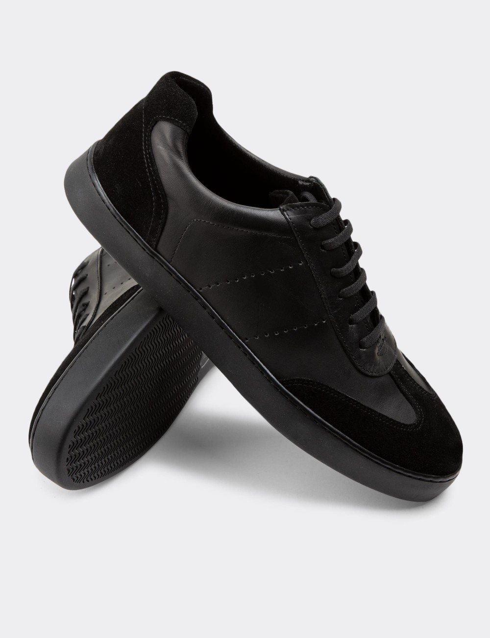 Black Leather Sneakers - 01881MSYHC01