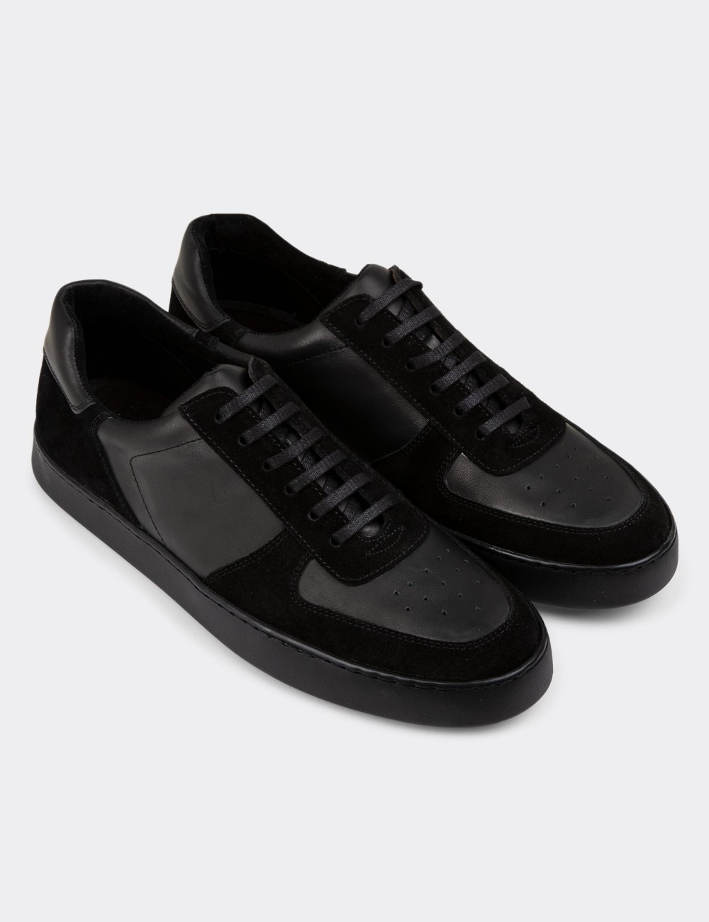 Black Leather Sneakers - 01860MSYHC02