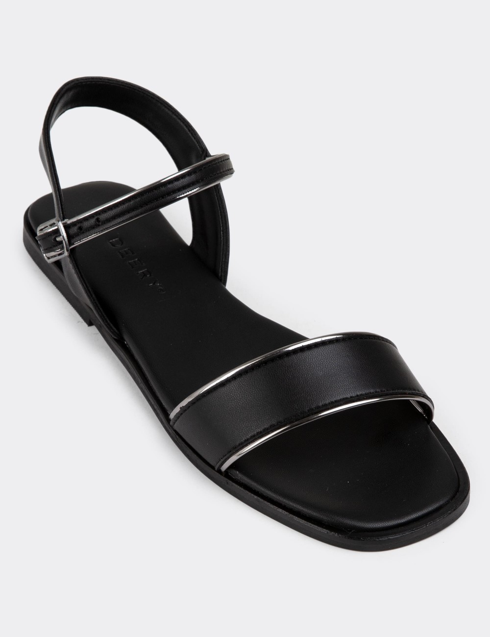 Black Sandals - RD002ZSYHC01