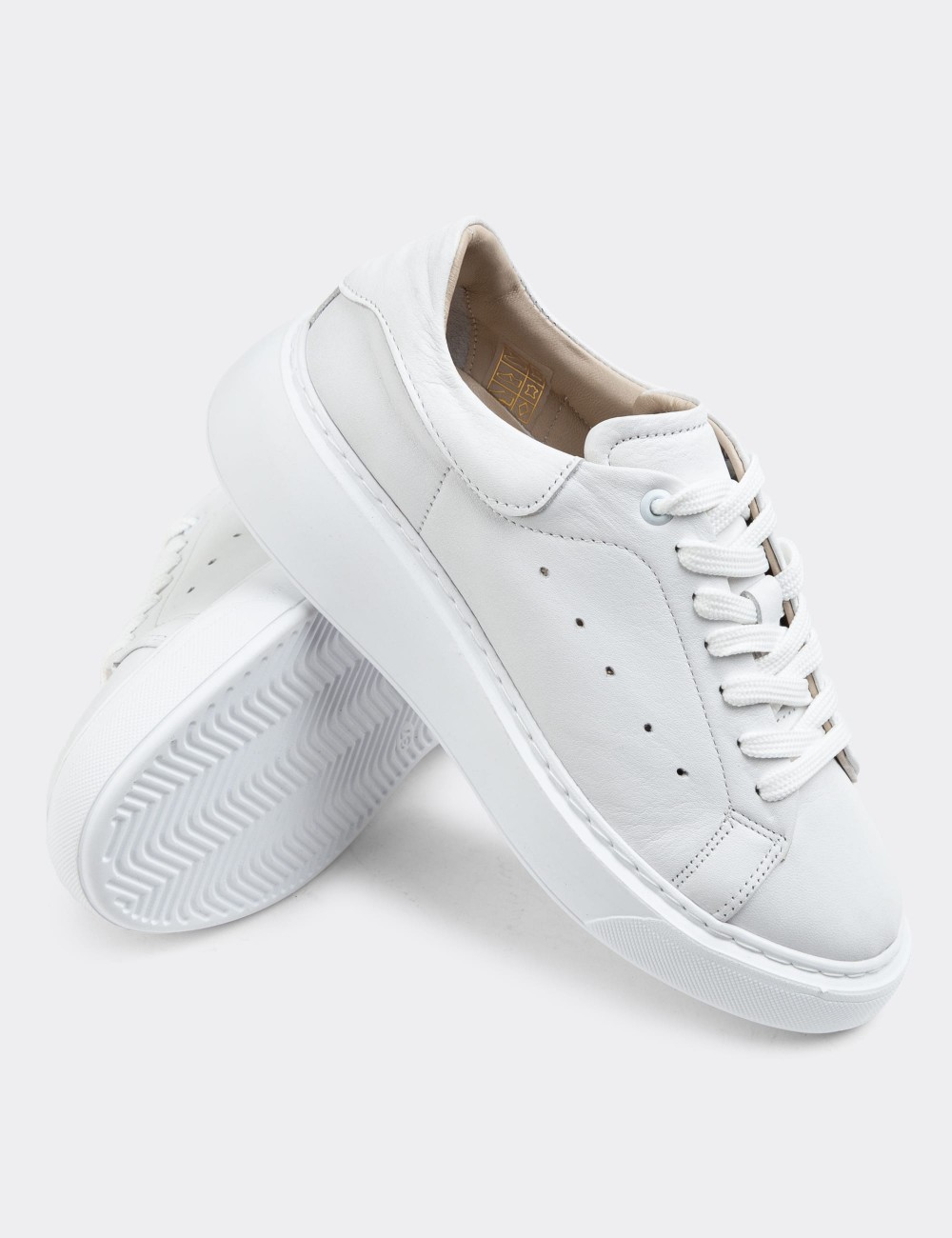 White Leather Sneakers - SE515ZBYZP01