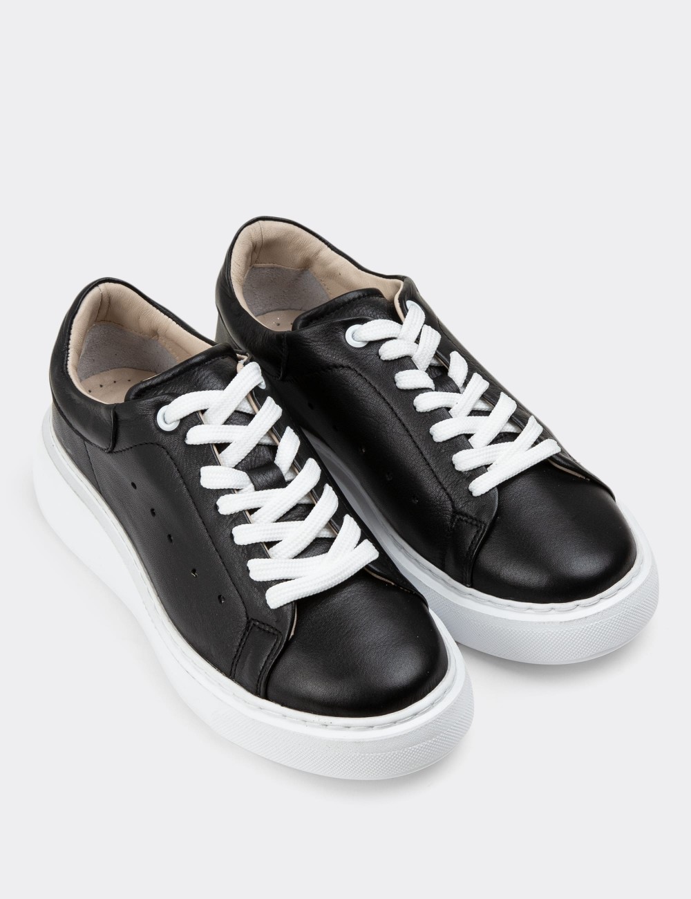 Black Leather Sneakers - SE515ZSYHP01