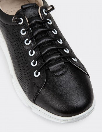 Black Leather Sneakers - SE410ZSYHP01