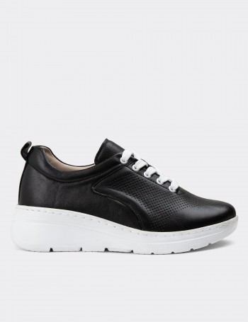 Black Leather Sneakers - SE480ZSYHP01