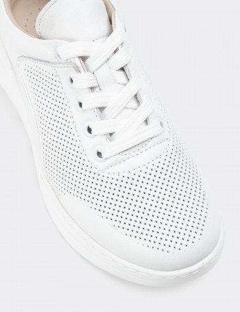White Leather Sneakers - SE480ZBYZP01