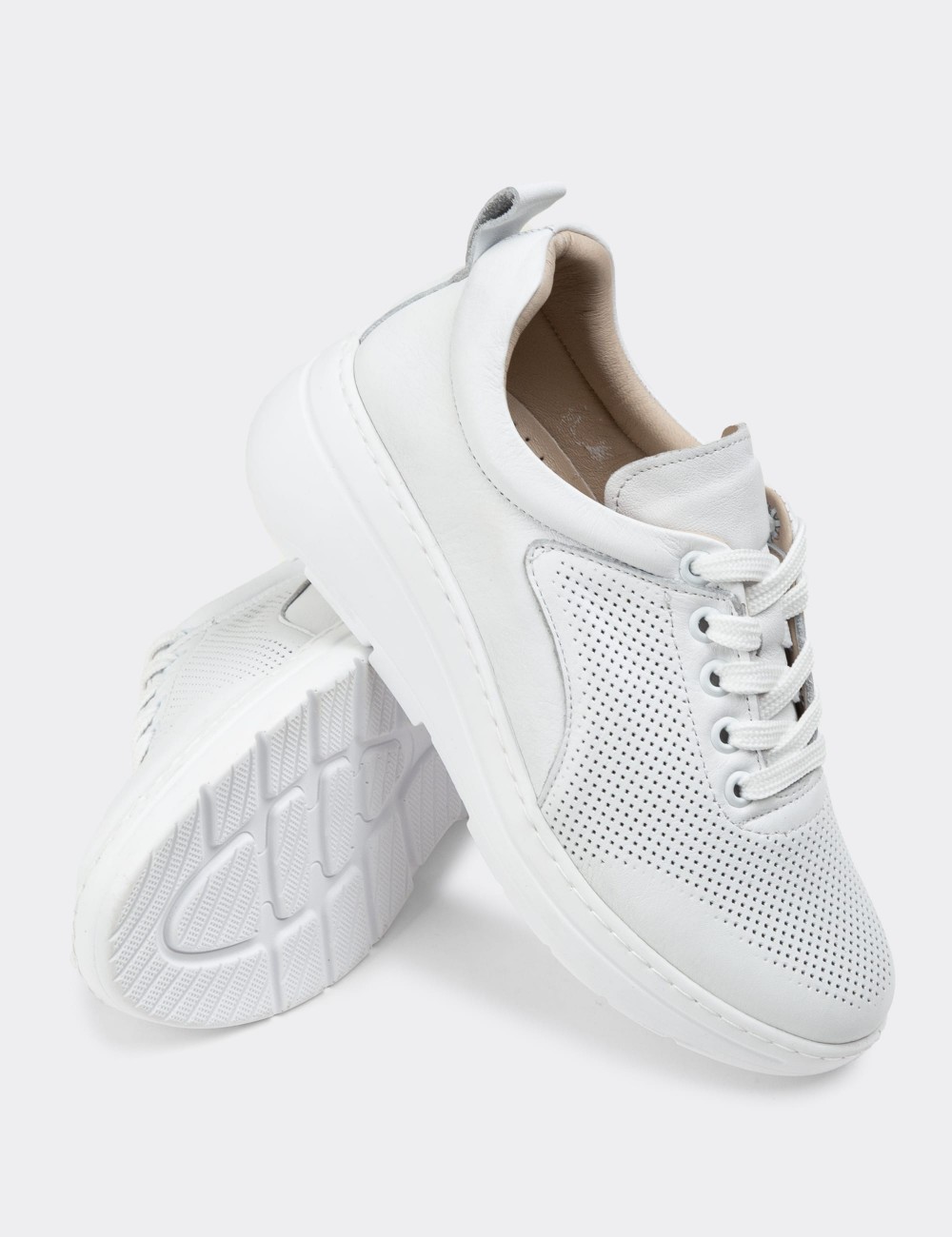 White Leather Sneakers - SE480ZBYZP01