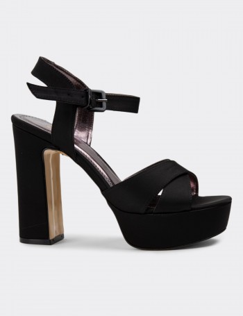 Black Pumps
