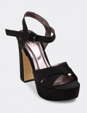 Black Pumps