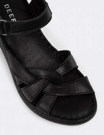 Black Leather Sandals - SE141ZSYHC01