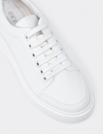 White Sneakers - CE497ZBYZP01