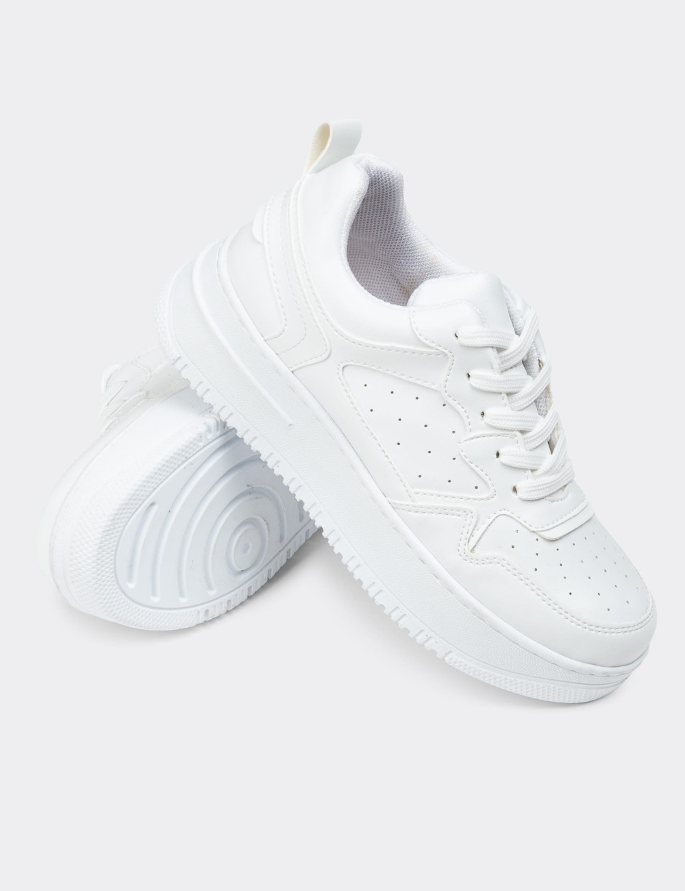 White Sneakers - RM724ZBYZC01