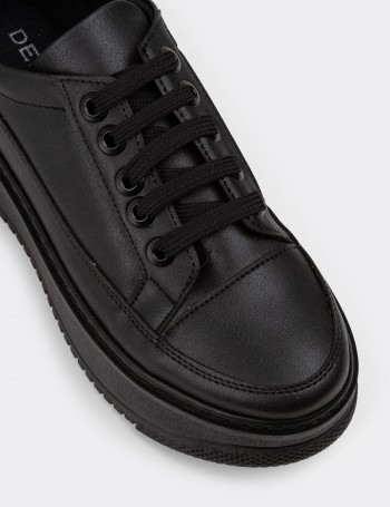 Black Sneakers - CE175ZSYHC02