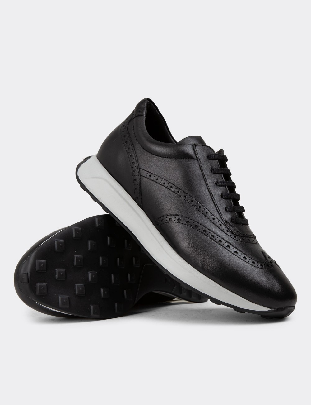 Black Leather Sneakers - 00750MSYHE06