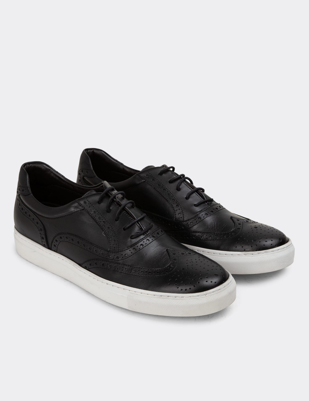 Black Leather Sneakers - 01637MSYHC08