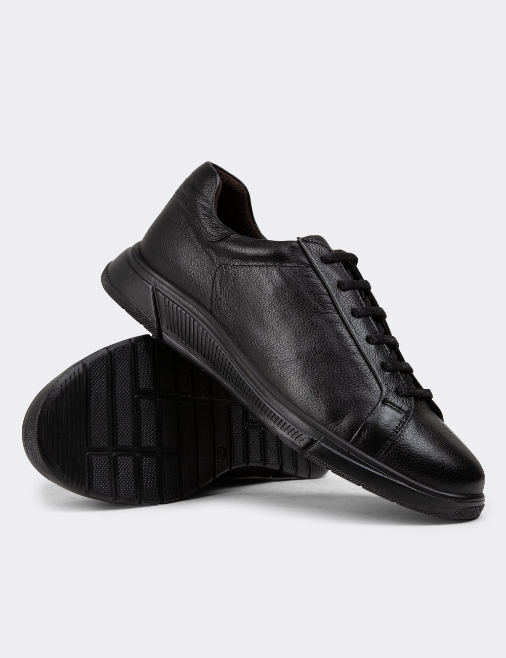 Black Leather Sneakers - 01673MSYHE01