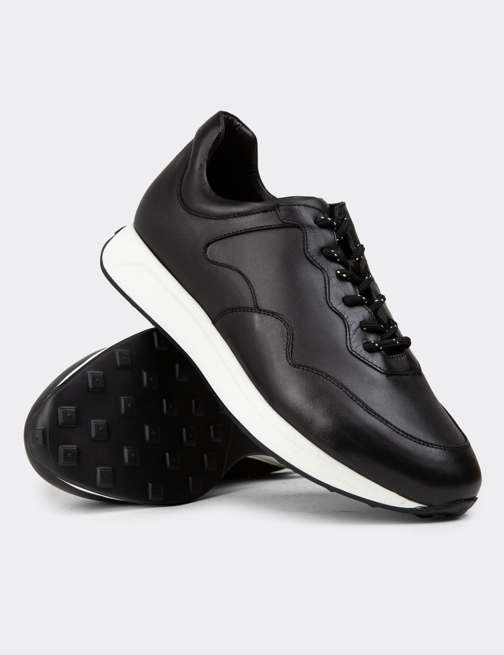 Black Leather Sneakers - 01725MSYHE11