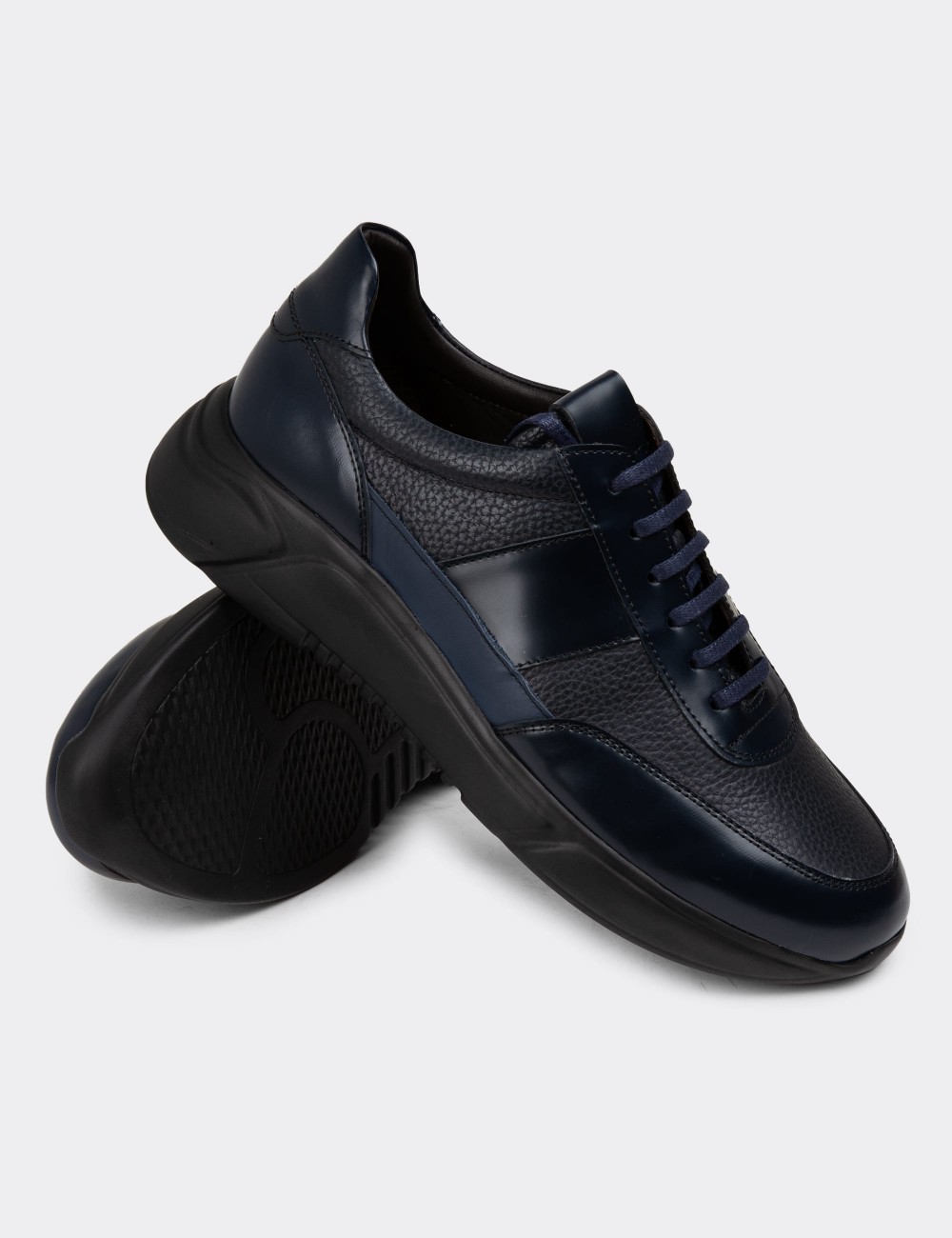 Navy Leather Sneakers - 01963MLCVE03