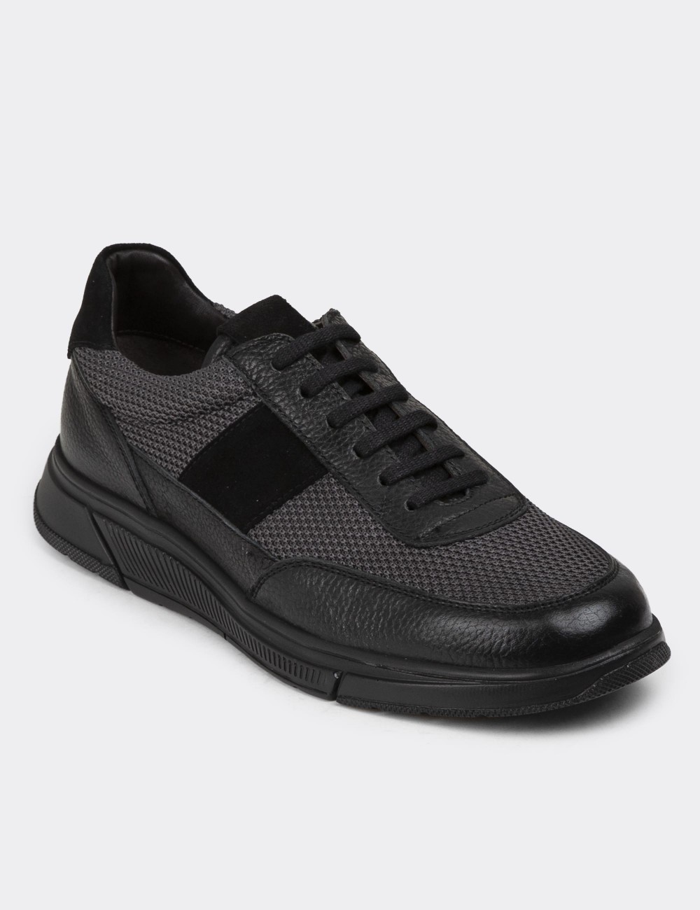 Black Leather Sneakers - 01963MSYHE16