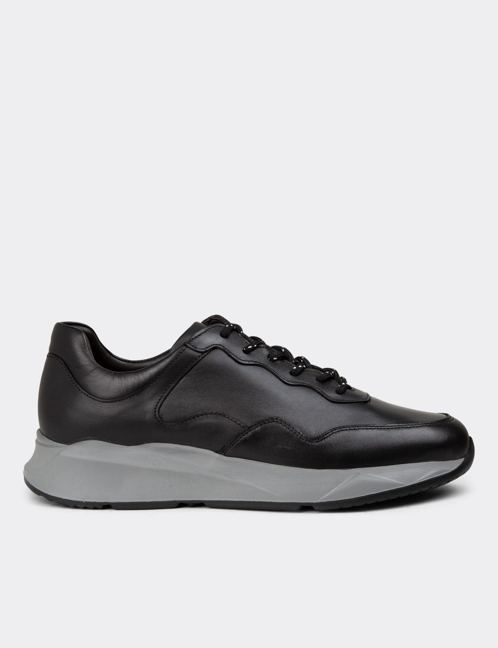 Black Leather Sneakers - 01725MSYHE13