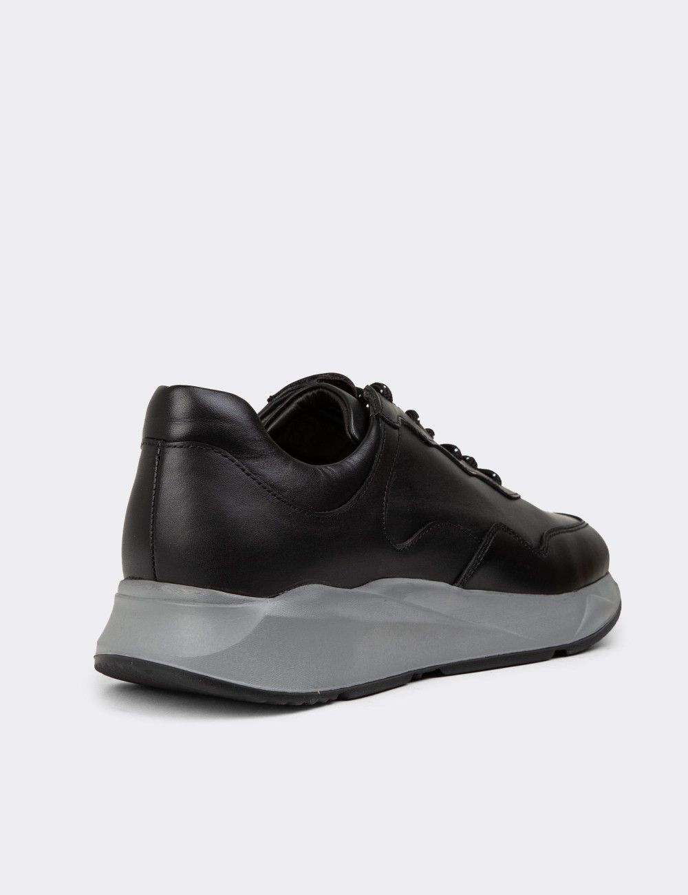 Black Leather Sneakers - 01725MSYHE13