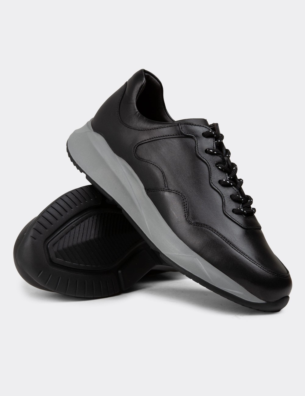 Black Leather Sneakers - 01725MSYHE13