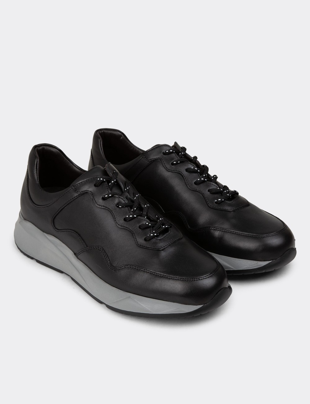 Black Leather Sneakers - 01725MSYHE13