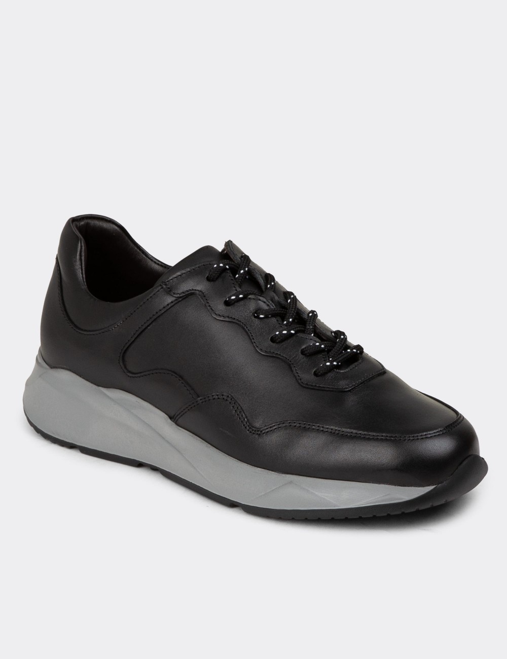 Black Leather Sneakers - 01725MSYHE13