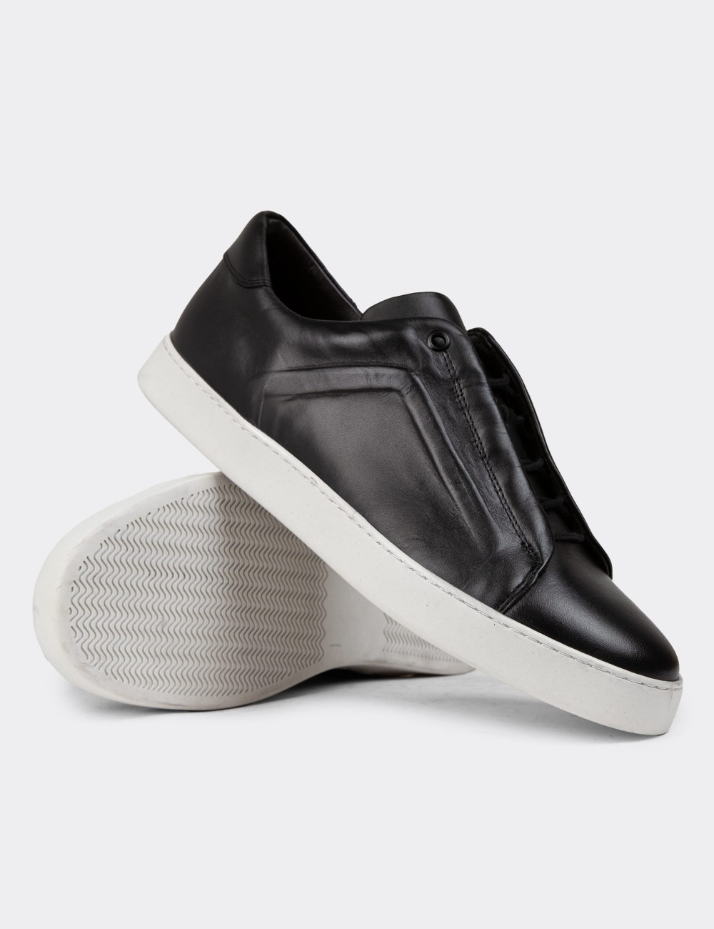 Black Leather Sneakers - 01831MSYHC02