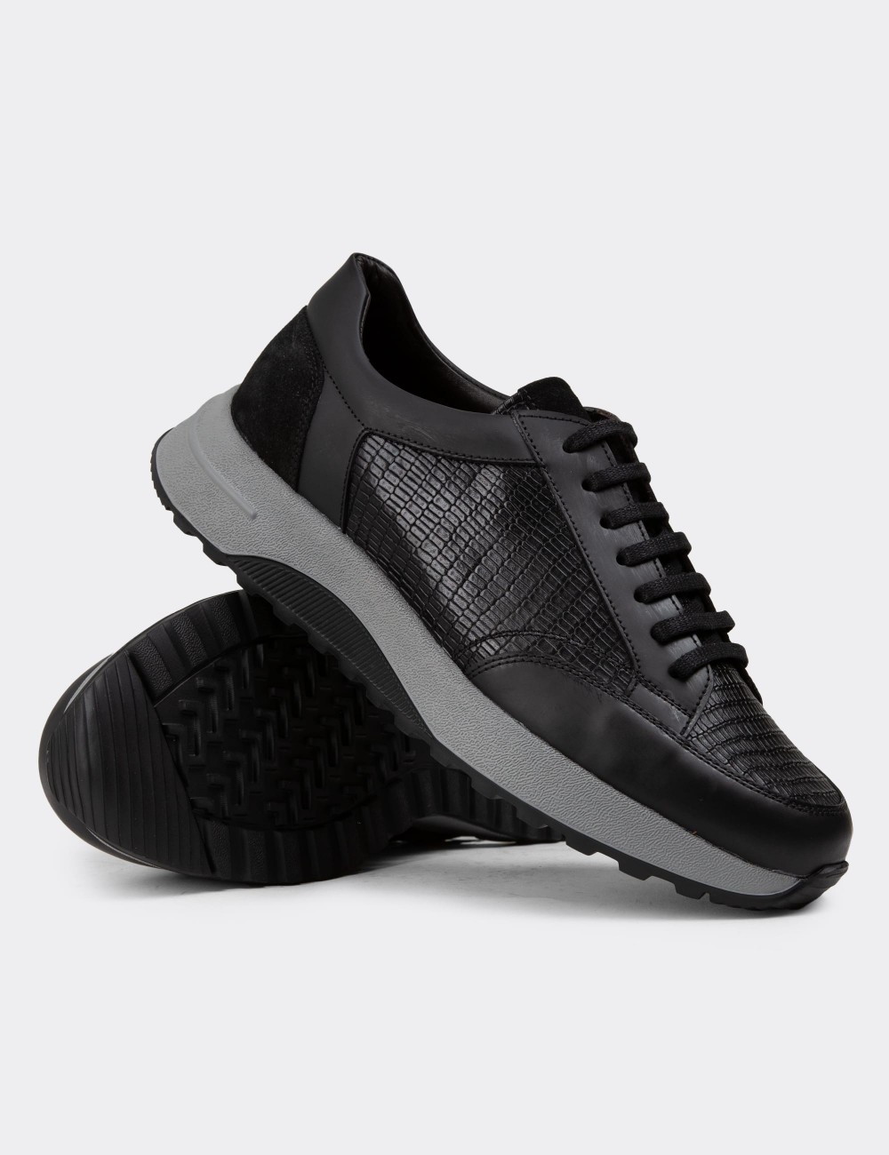 Black Leather Sneakers - 01984MSYHE04