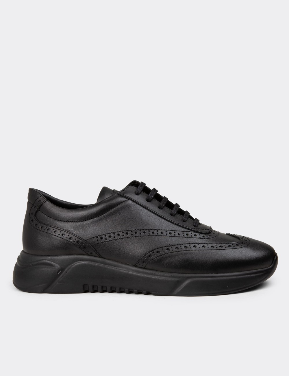 Men's Black Leather Sneakers - 00750MSYHE12