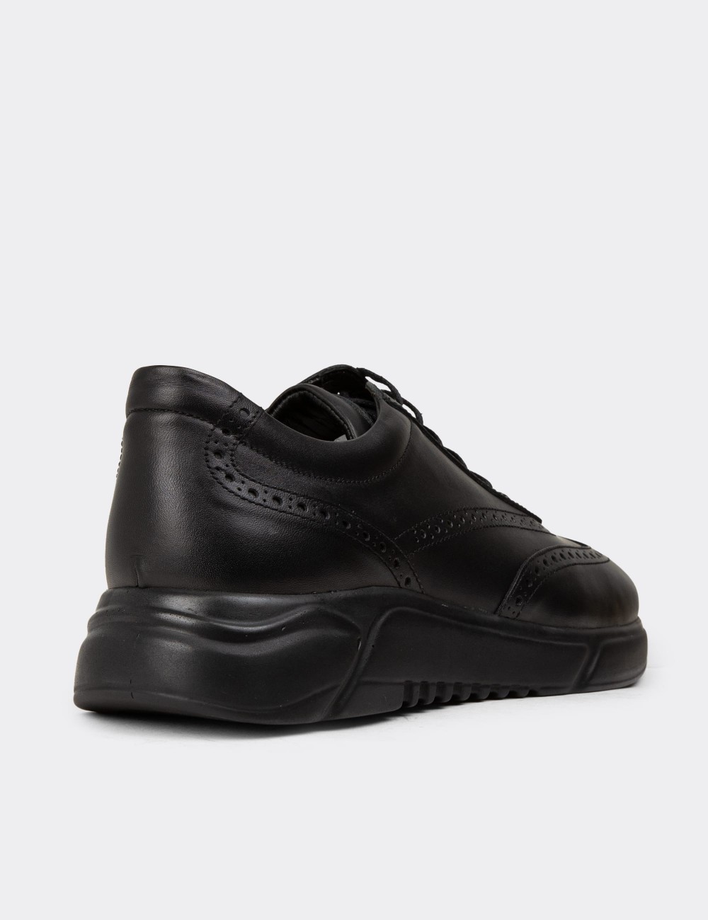 Men's Black Leather Sneakers - 00750MSYHE12