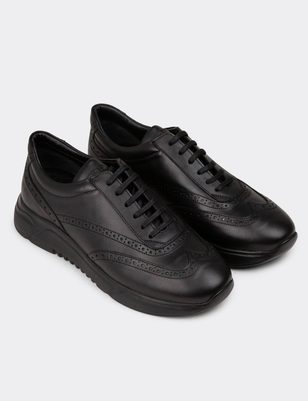 Men's Black Leather Sneakers - 00750MSYHE12