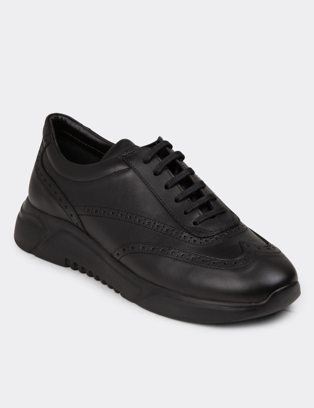 Men's Black Leather Sneakers - 00750MSYHE12