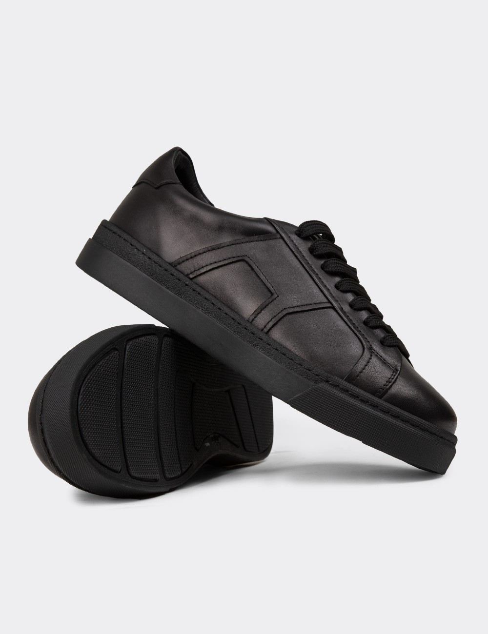 Men's Black Leather Sneakers - 02002MSYHC02