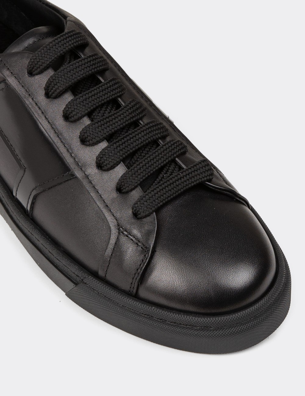 Men's Black Leather Sneakers - 02002MSYHC04