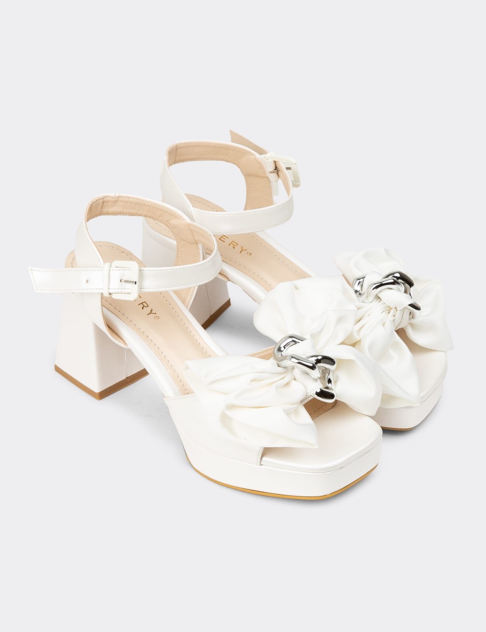 Women's White Pumps - K0101ZSDFC01