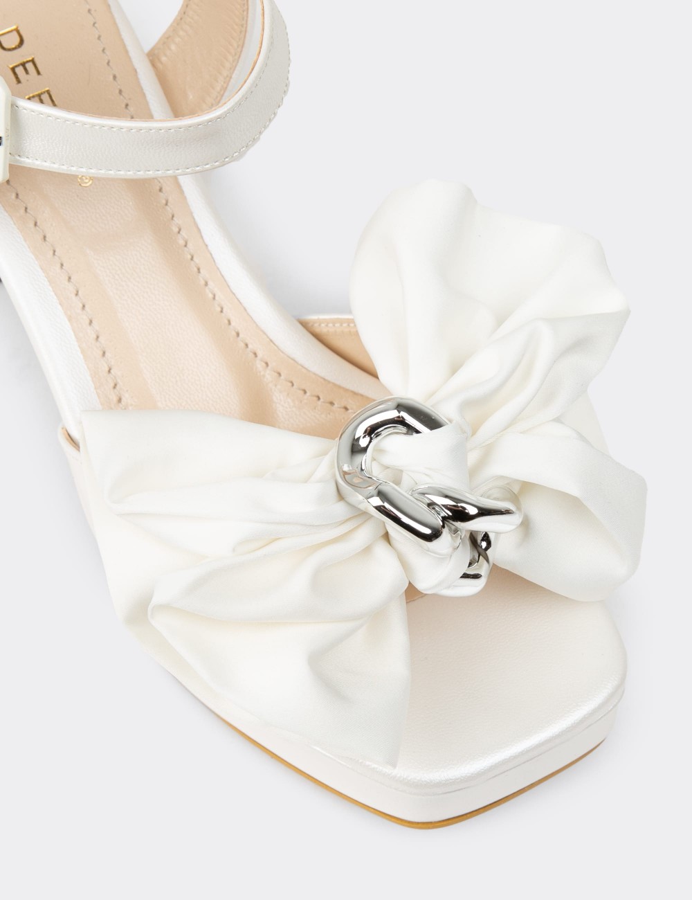 Women's White Pumps - K0101ZSDFC01