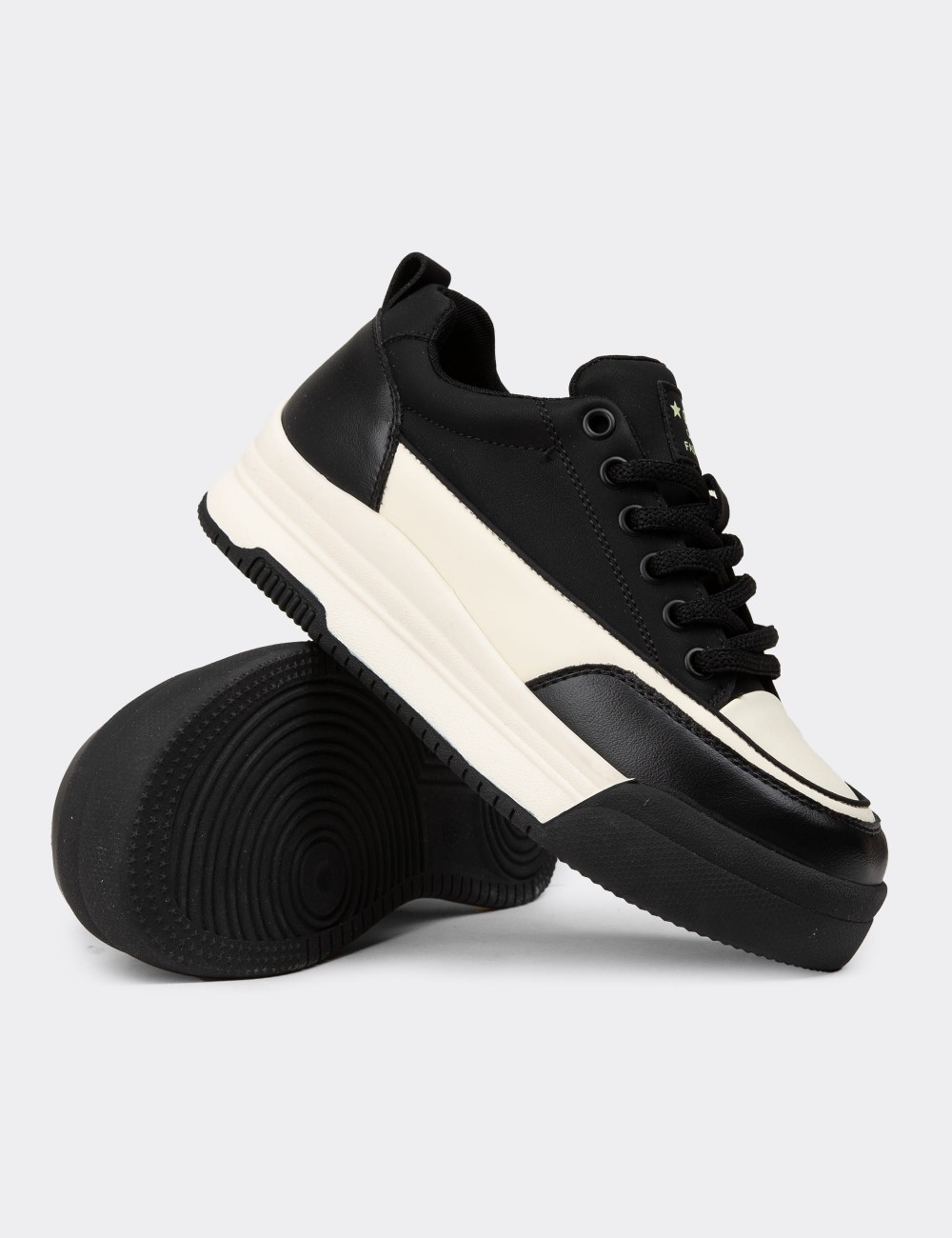 Women's Black Sneakers - 25301ZSYHC01