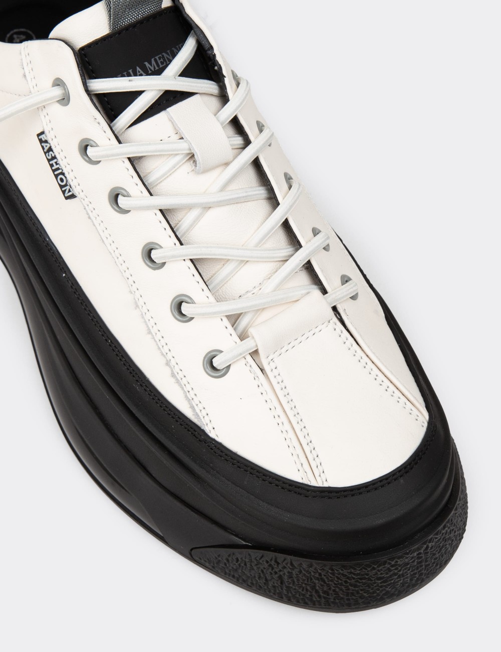 Men's White Leather Sneakers - 25500MBYZC01