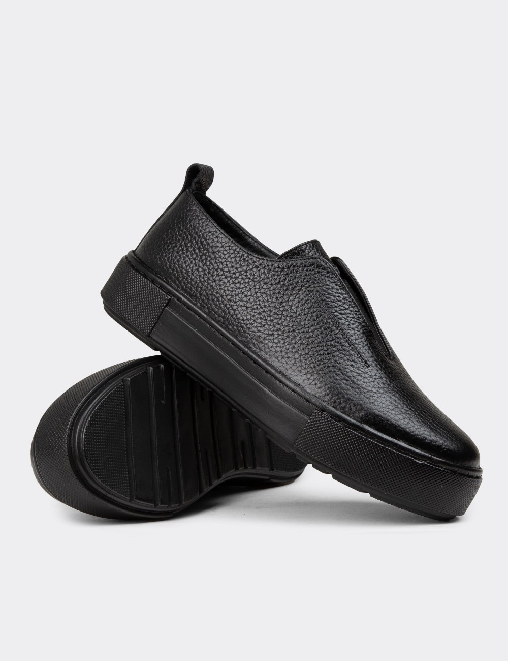 Women's Black Leather Sneakers - R2233ZSYHC01