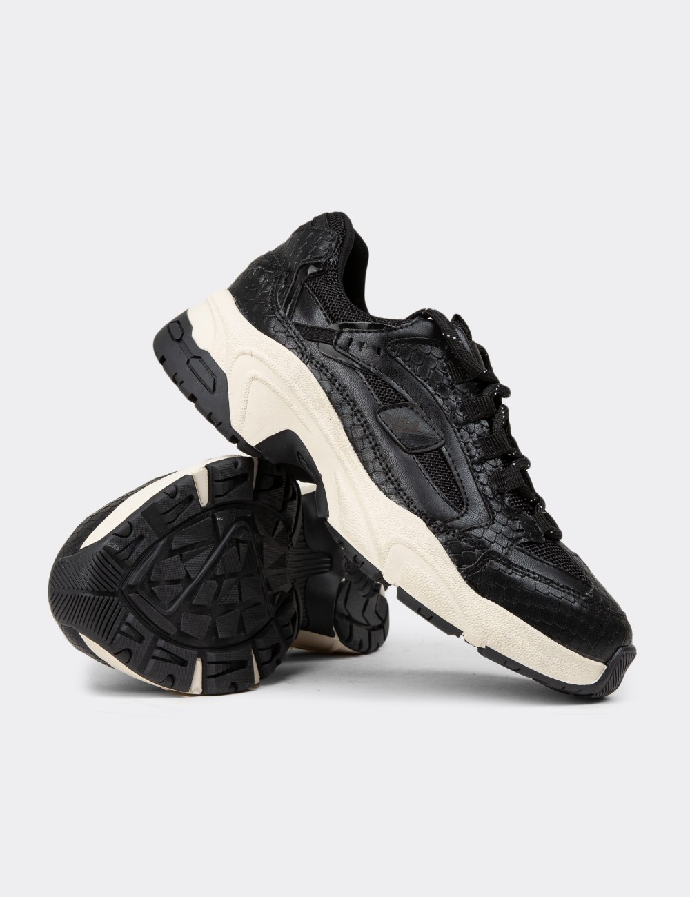 Women's Black Sneakers - 34142ZSYHC01