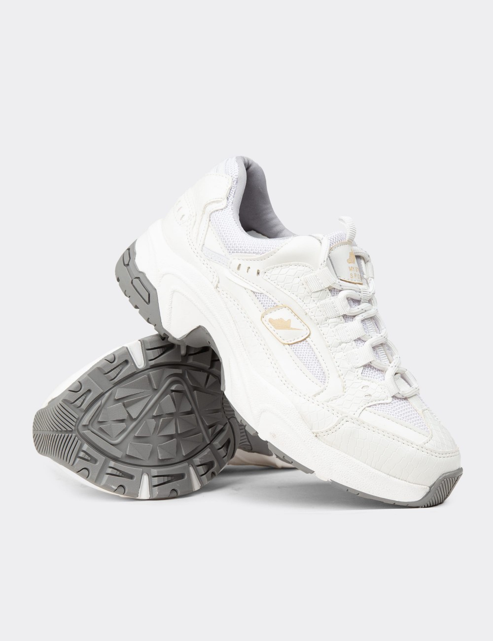 Women's White Athletic Shoes - 34142ZBYZC01