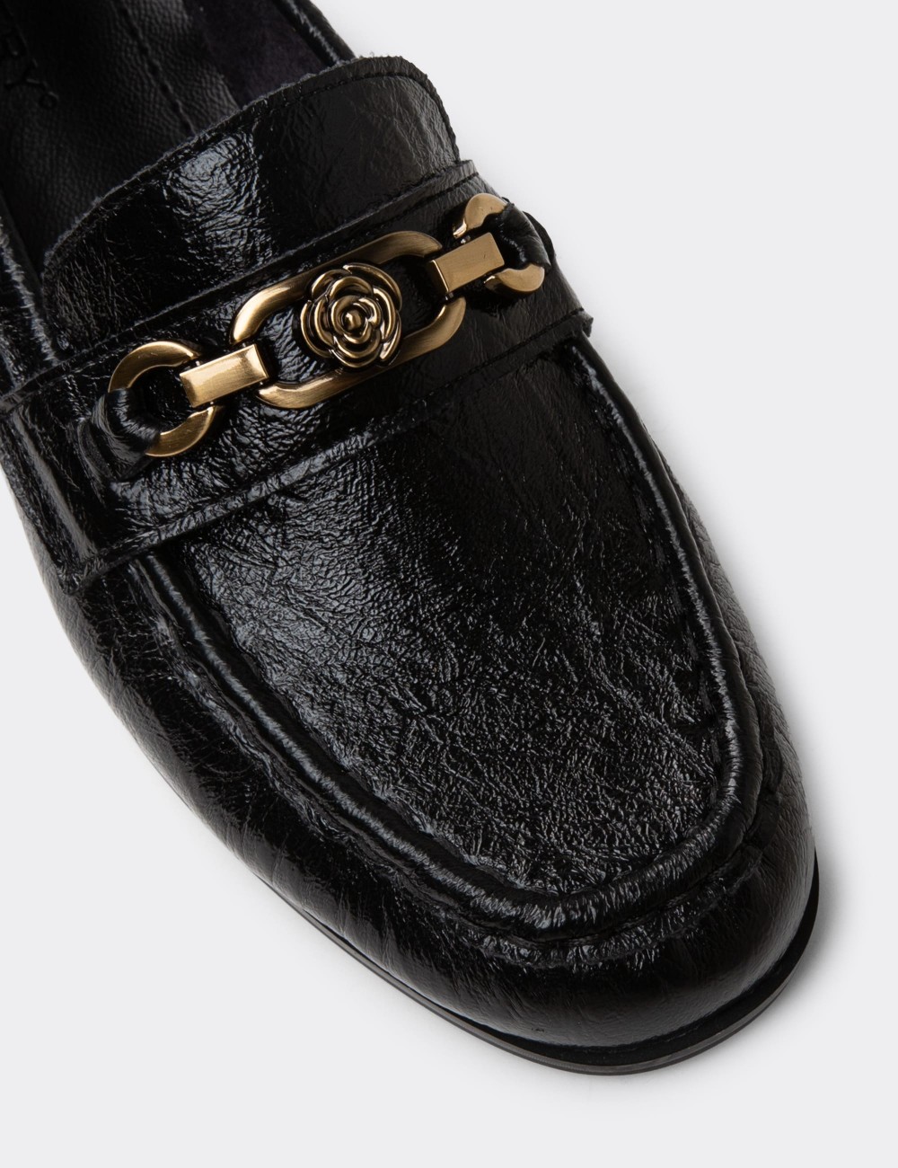 Women's Black Patent Buckled Moccasins - K0003ZSYHC01