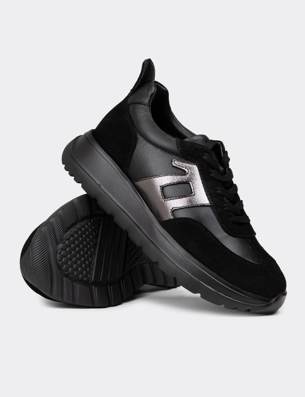 Women's Black Leather Sneakers - M0510ZSYHE01