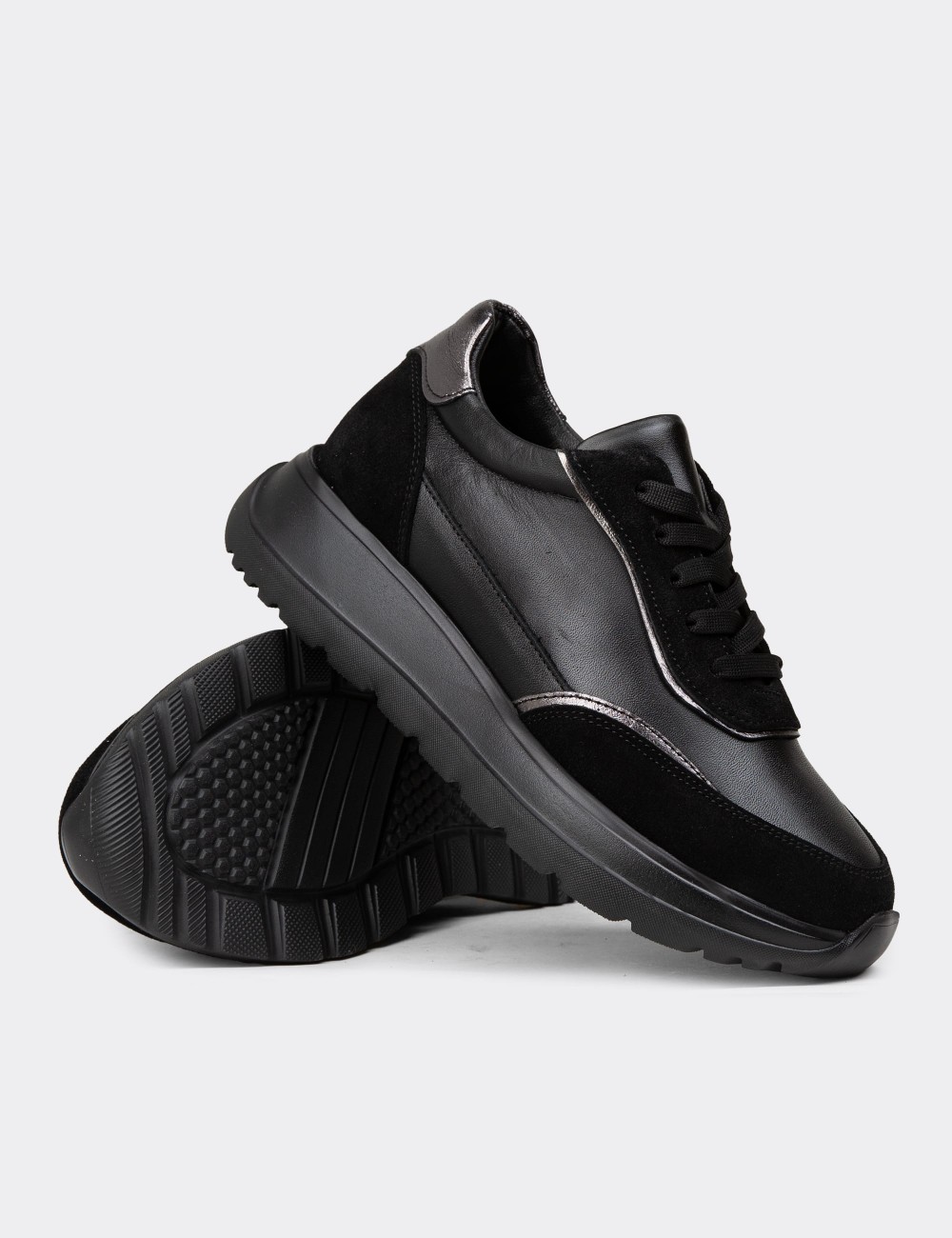 Women's Black Leather Sneakers - M0509ZSYHE01