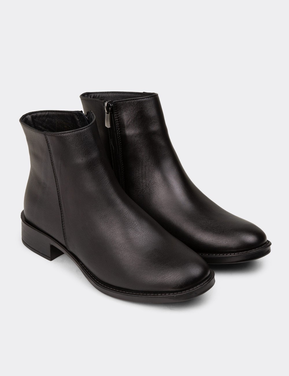 Women's Black Leather Boots - SE391ZSYHE01