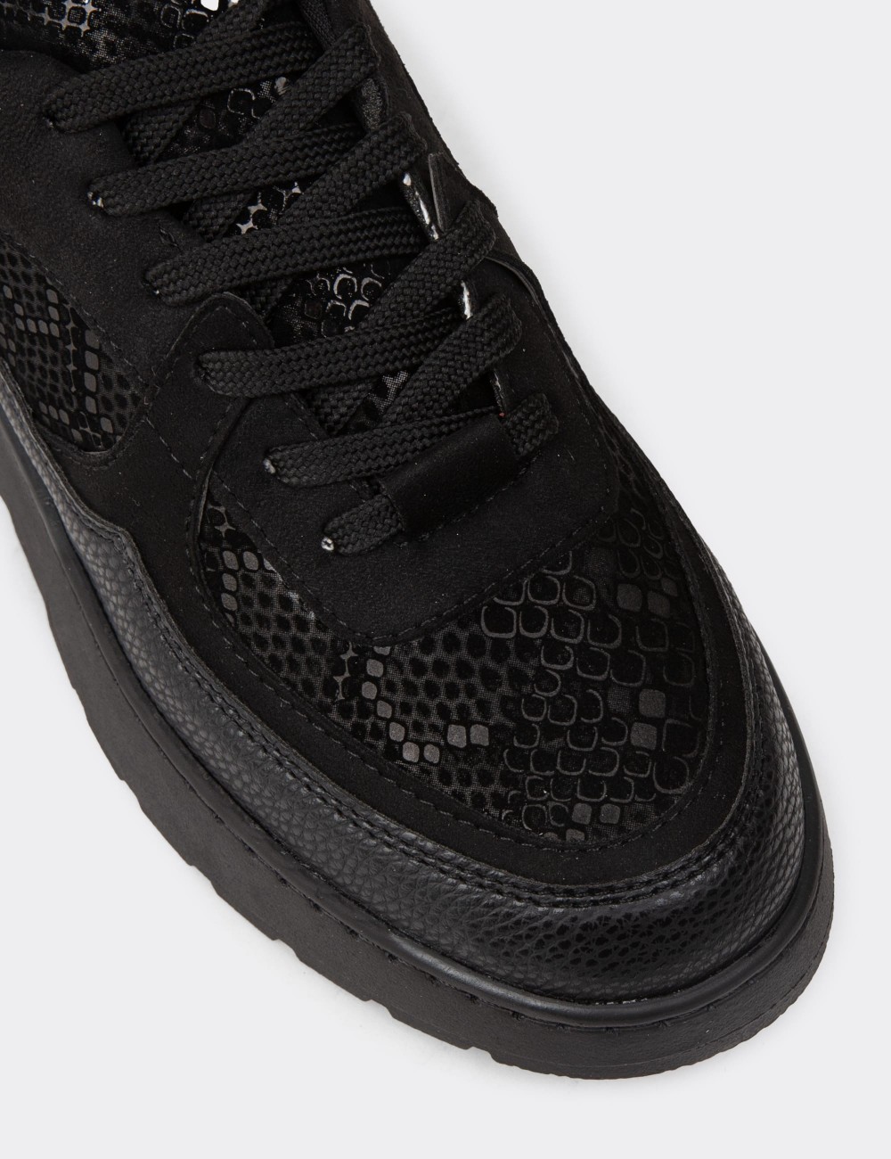 Women's Black Sneakers - K0203ZSYHE01