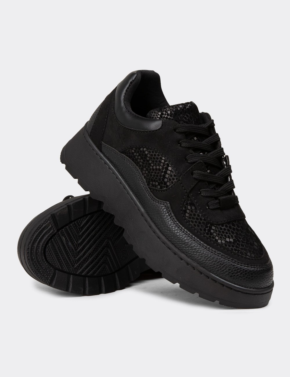 Women's Black Sneakers - K0203ZSYHE01